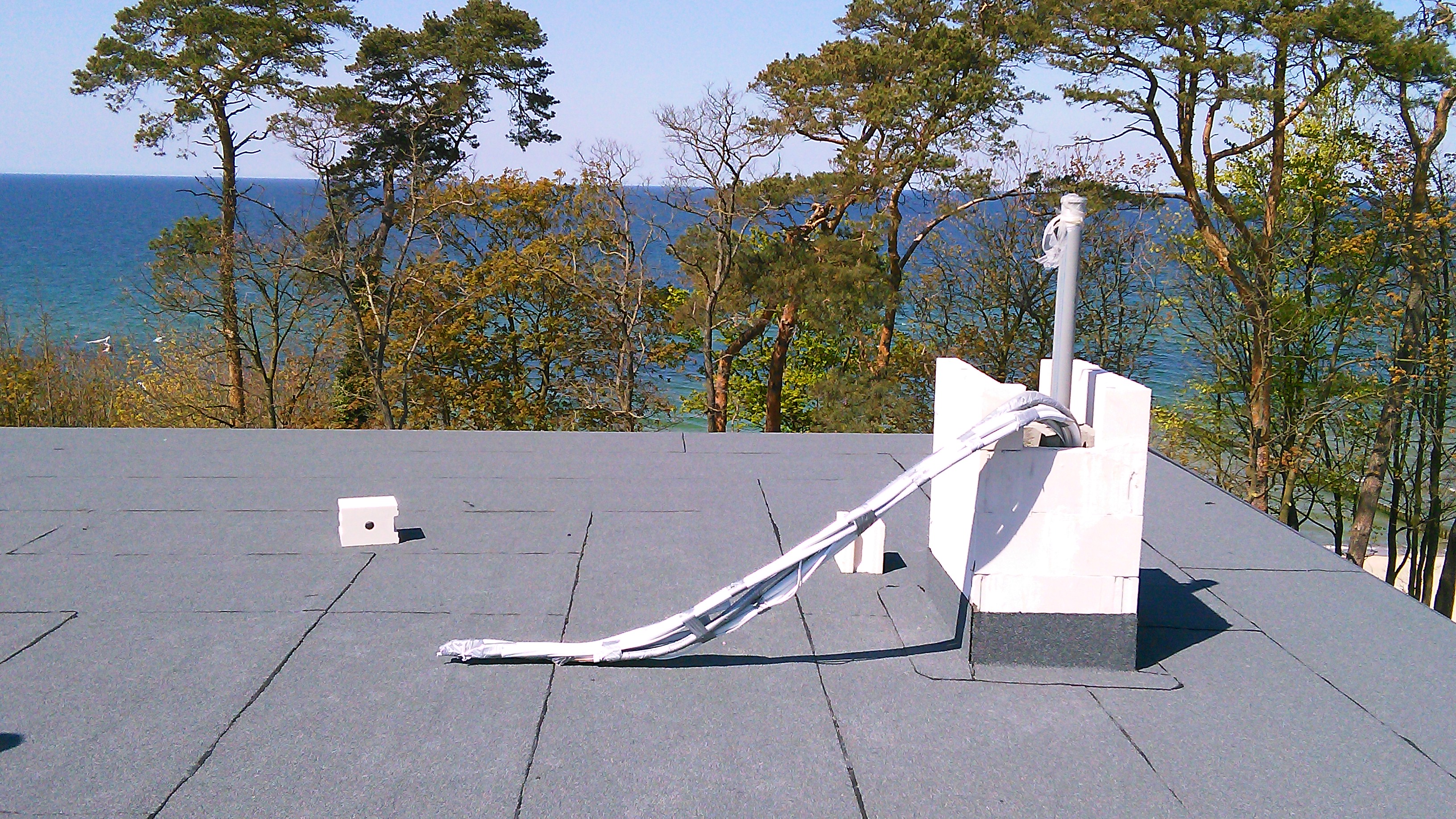 Przygotowanie instalacji klimatyzacji w apartamentowcu nad morzem – realizacja Cool System
