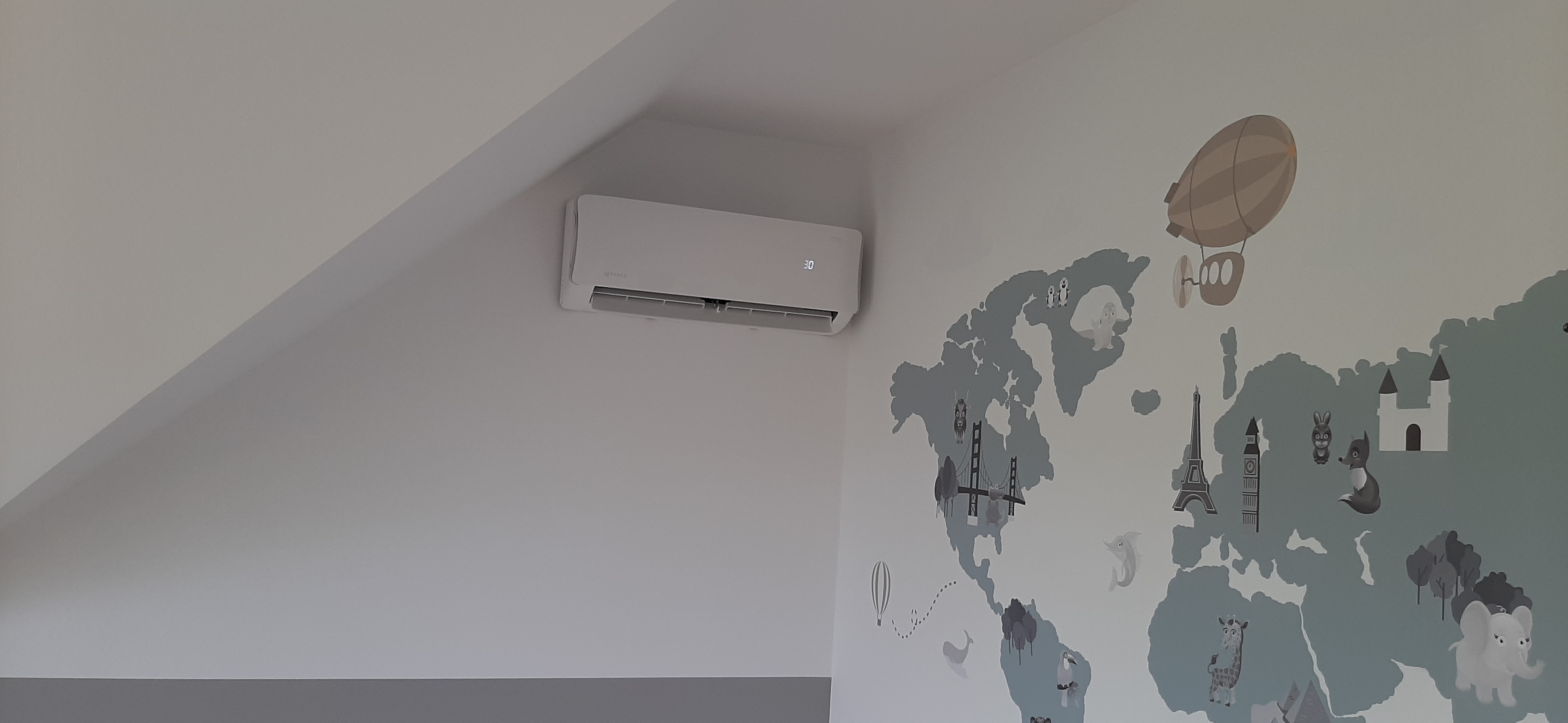 Jednostka wewnętrzna klimatyzacji w pokoju dziecięcym – Kalisz